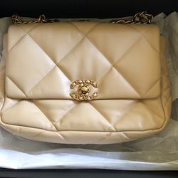 Chanel Lamb Skin Cream/nude Flap Bag for Sale in Los Angeles