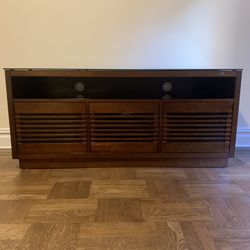 Perfect Condition Barely Used 63 Inch HD Television Stand Glass Top With Beautiful Wood Detailing And Plenty Of Storage Space ( Cash Offers Only)