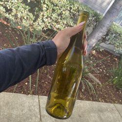 Clear wine bottles 