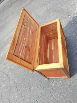 ✨ VINTAGE SOLID WOOD CEDAR CHEST / TRUNK ✨