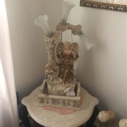 Vendo Esta Linda Lámpara Y Alavés Tiene También Fuente De Agua Esta Nueva Nunca Se USO 