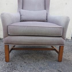 VINTAGE -ANTIQUE STYLE BEAUTIFUL CHAIR