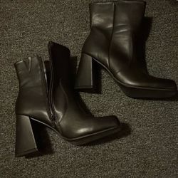 wide black torrid boots with heel