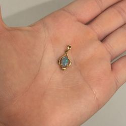 14k Gold Opal Pendant 