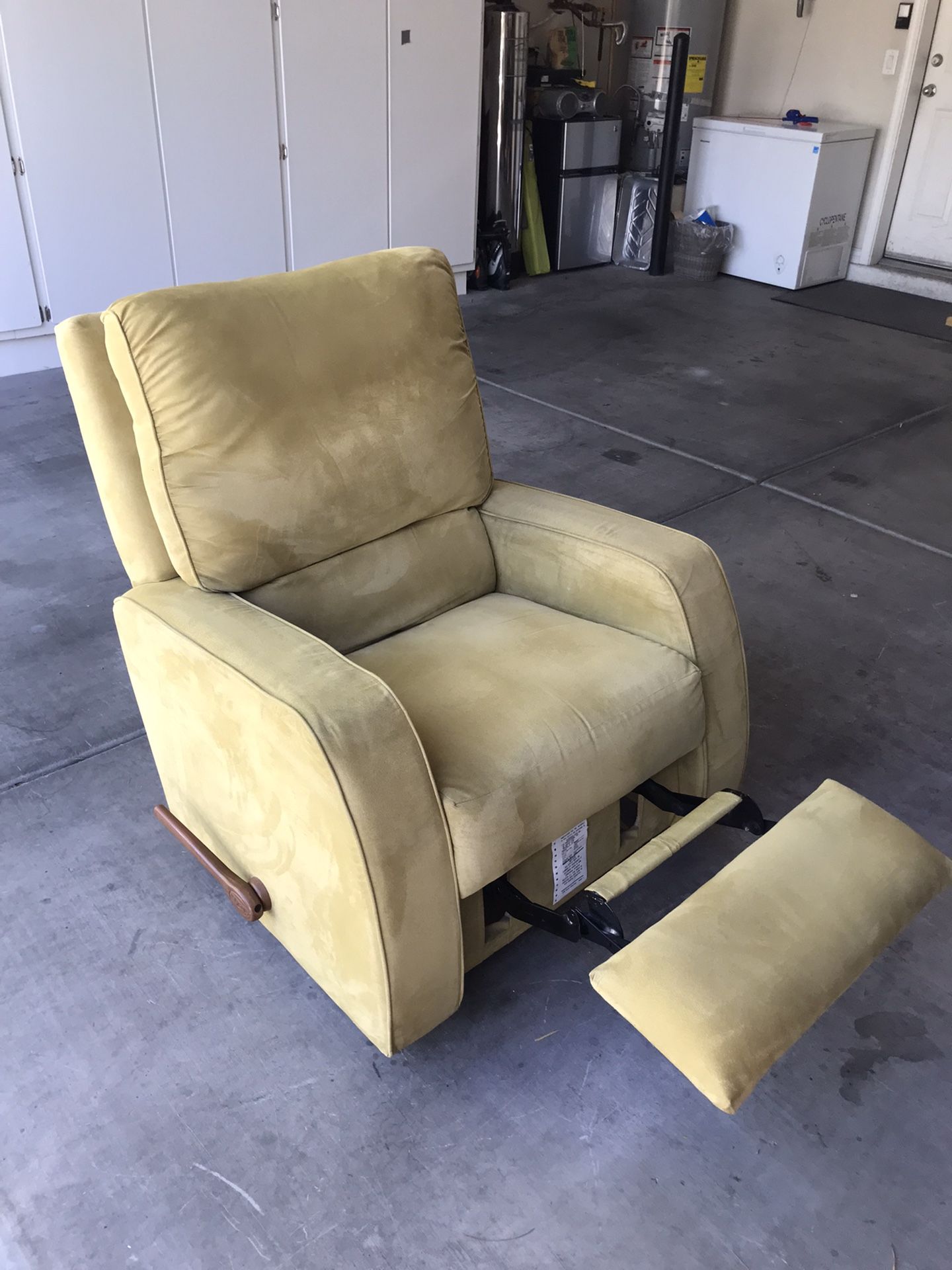 Lazy Boy Rocker Recliner for Sale in Las Vegas, NV OfferUp