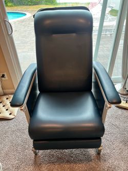 Medical Recliner Chair with Casters