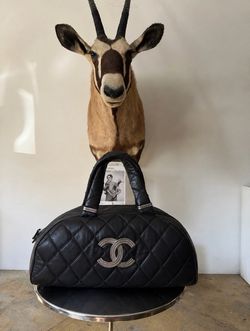 CHANEL Black Quilted Leather Shoulder Bag – Jumbo Silver CC Hardware