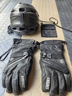 Ski/Snowboarding Helmet & Gloves