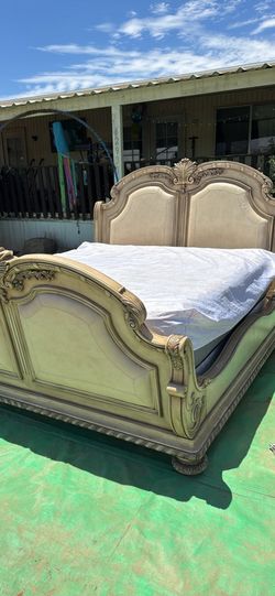 King  créame  bed