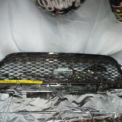 2021-23 Crysler Pacifica Lower Grill 