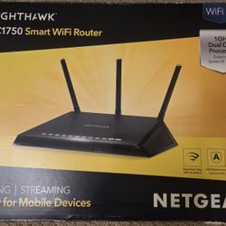 NETGEAR Nighthawk Smart Wi-Fi Router, R6700 - AC1750