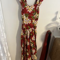 Women’s Hawaiian  Dress Great For Luau Used Once Size Small In New Condition 