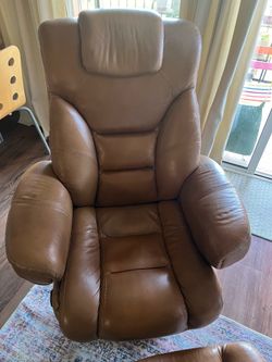 Modern leather chair w/ottoman