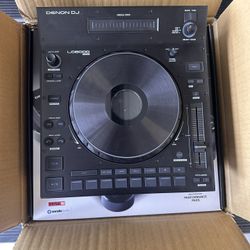 2 Denon LC6000 Controllers