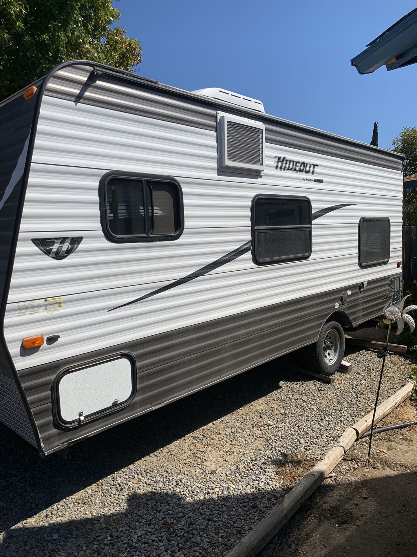 Keystone hideout camper trailer