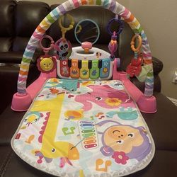 FISHER PRICE KICK & PLAY MAY PIANO 🎹