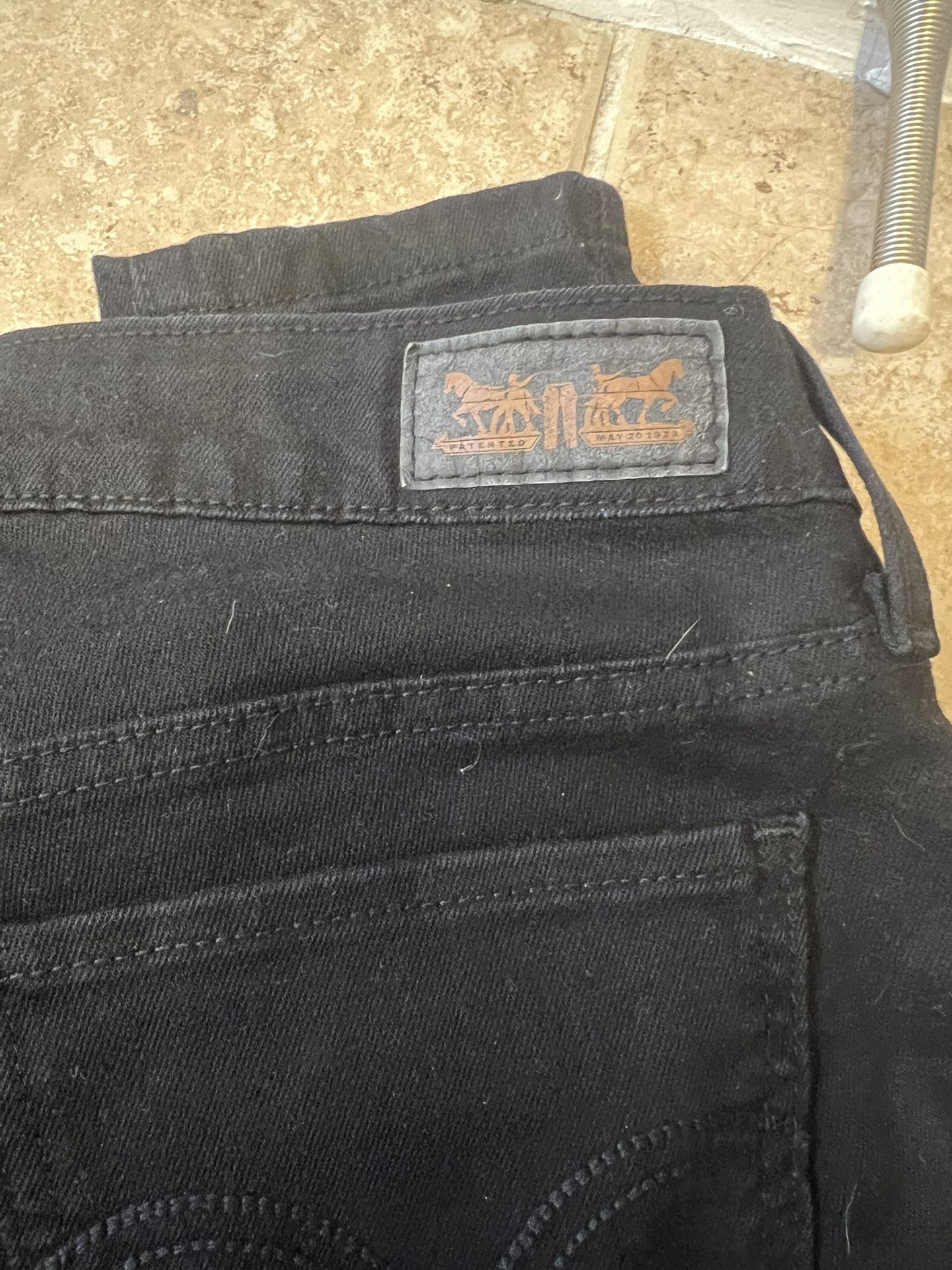 Women’s Levi Skinny Jeans 28/34