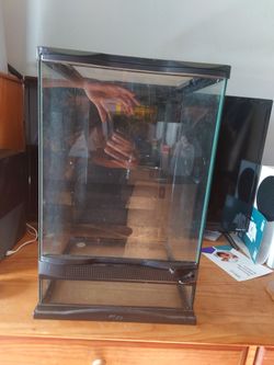 Zoo med reptile tank