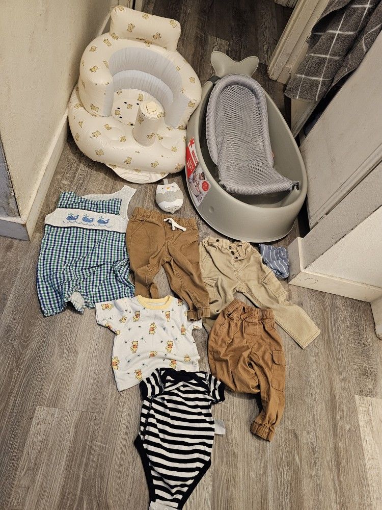 FOR SALE $15 *(TAKE IT ALL)* I HAVE A FEW BABY ITEMS. All IN GOOD CONDITION,