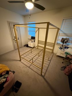 Queen size Gold metal bedframe