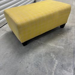Large Yellow patterned o t t o m a n  41” Wide , 24 “ depth, 19” high $60
