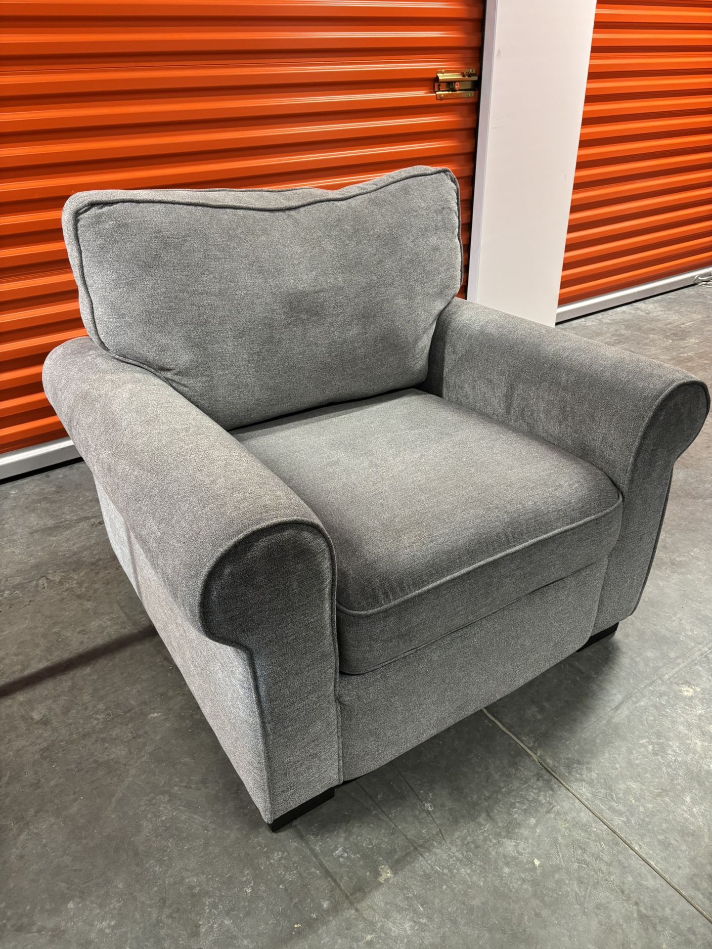 Grey couch very good Condition And very comfortable
