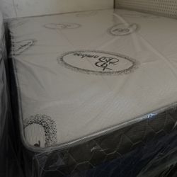King Size Mattress With Box Spring $270