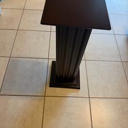 wood fluted pedestal stand