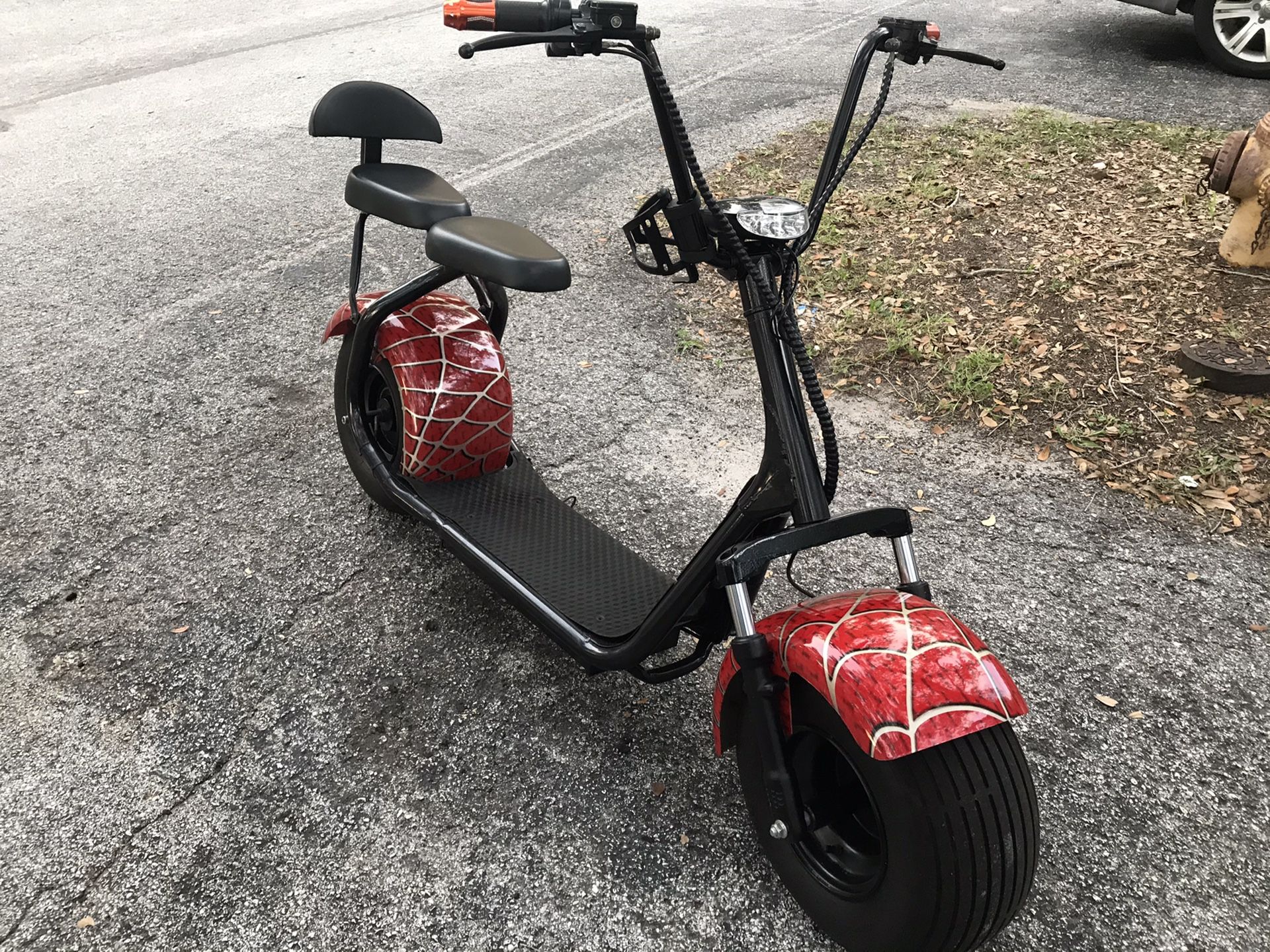 Electric motorcycle/scooter