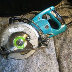 Makita Worm Drive Corded Saw Good Condition  