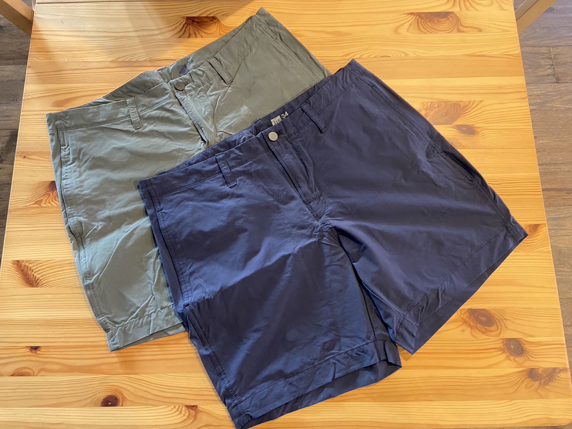 Men’s 34 GAP Shorts - Like New - 2 Pairs
