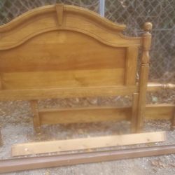 Four post Queen Bed By Broyhill 