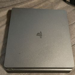 PS4 Slim 