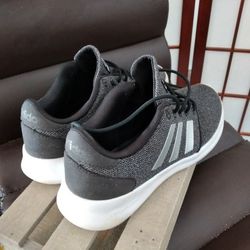 Adidas Women's qt Racer 2.0 Shoes sz. 6, Black Pre-Owned Good Condition 