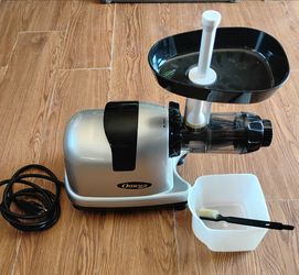 Omega Juicer