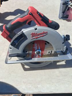 Circular saw milwaukee M18 nueva