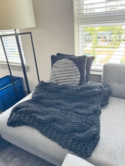 Blanket and Pillows Set