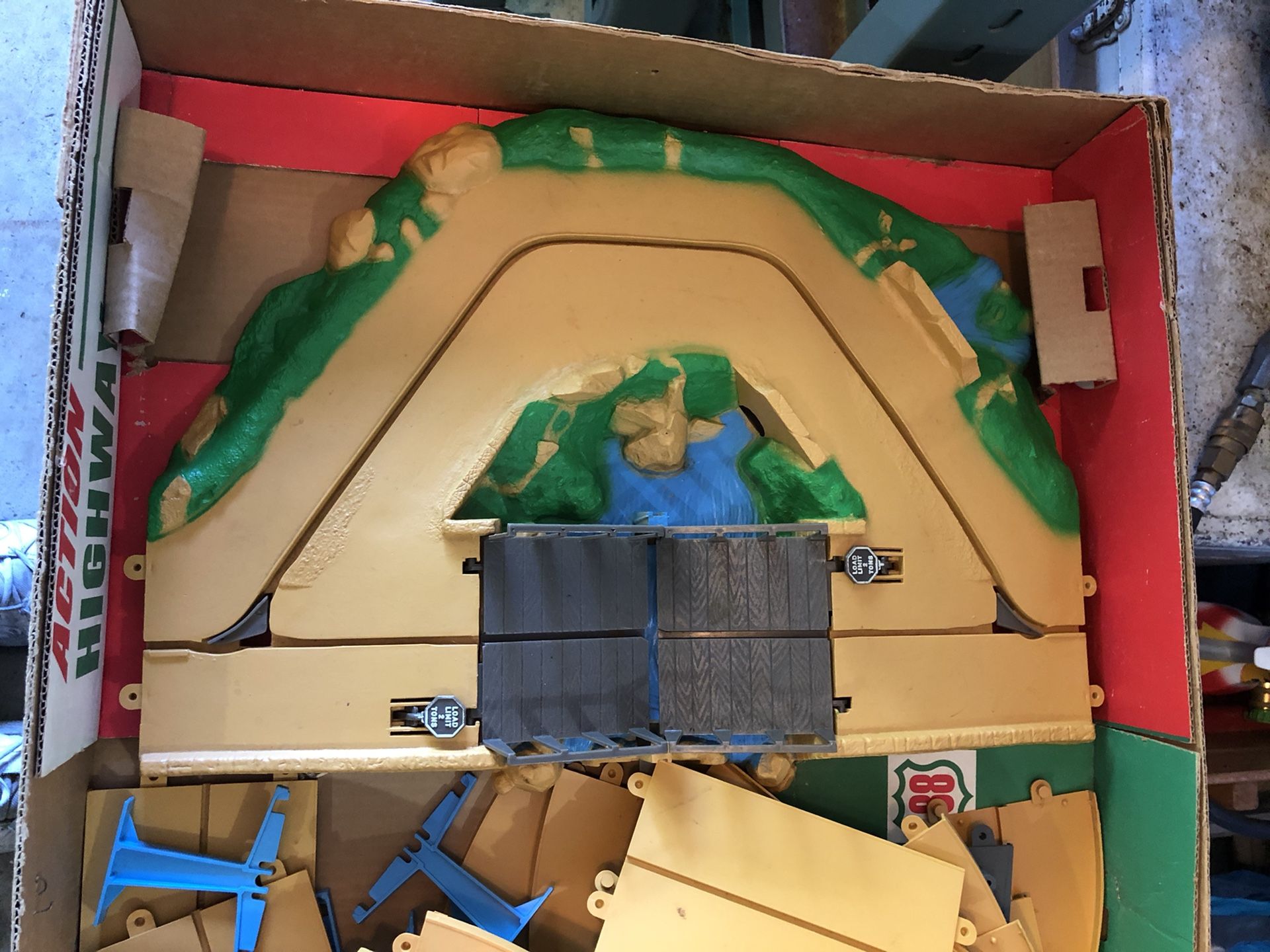 Motorific action highway by Ideal