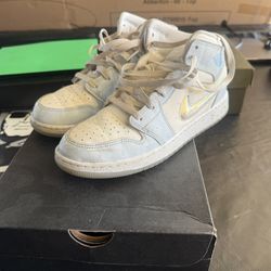 Air Jordan 1 Mid SE (GS)