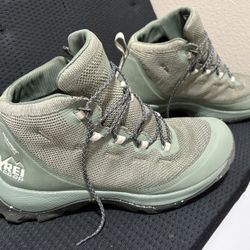 Women’s Hiking Boots