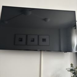 Samsung 47” Flatscreen TV - 2018 Model