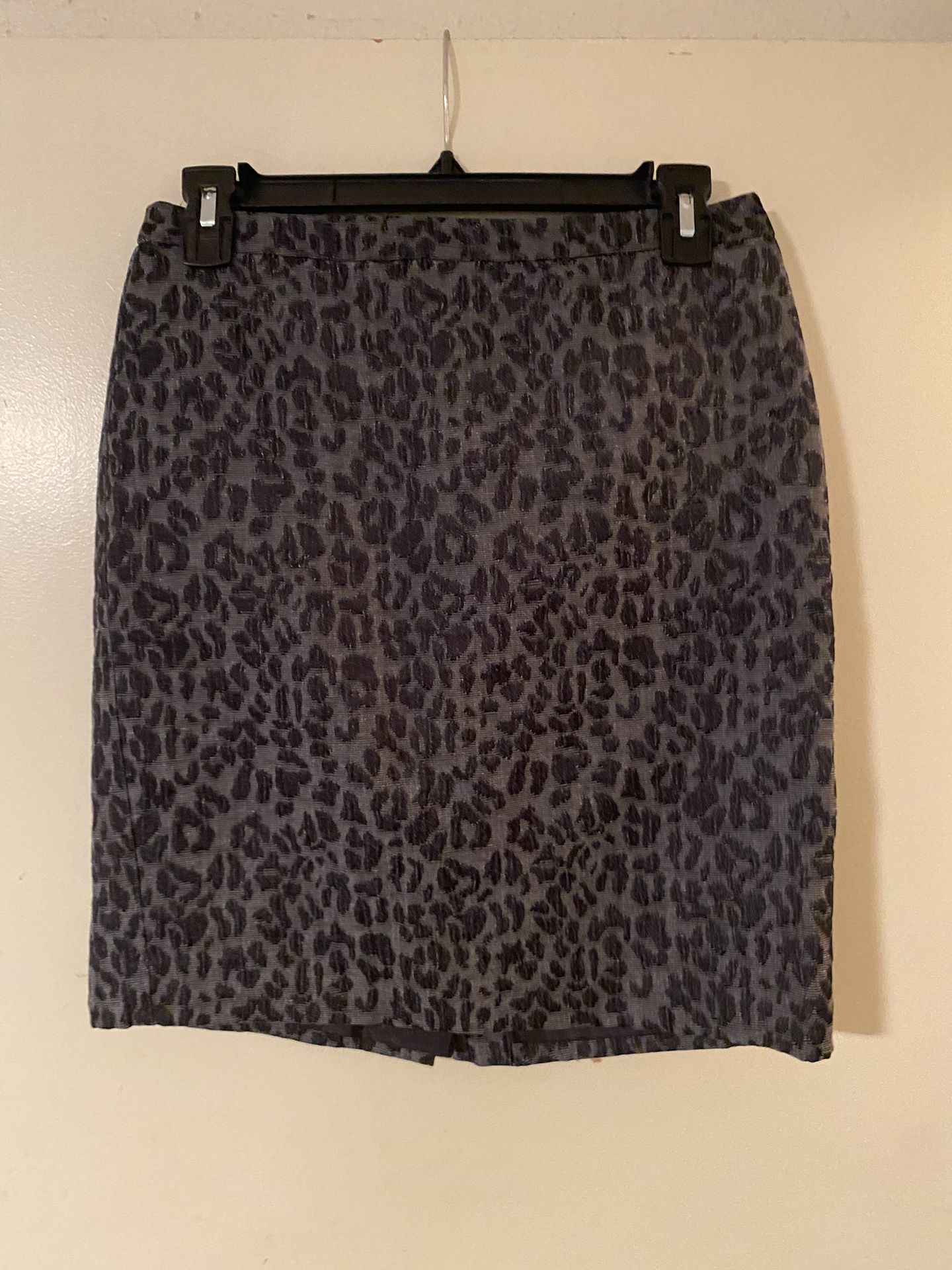 Women’s Skirt By Loft, Size 2 Petite 