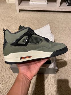 Jordan 4 x undefeated size 10 men’s