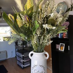 Nice Large Artificial Flower Arrangement with Glass Vase 