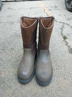 Steel toe boots