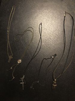 Guess necklaces set