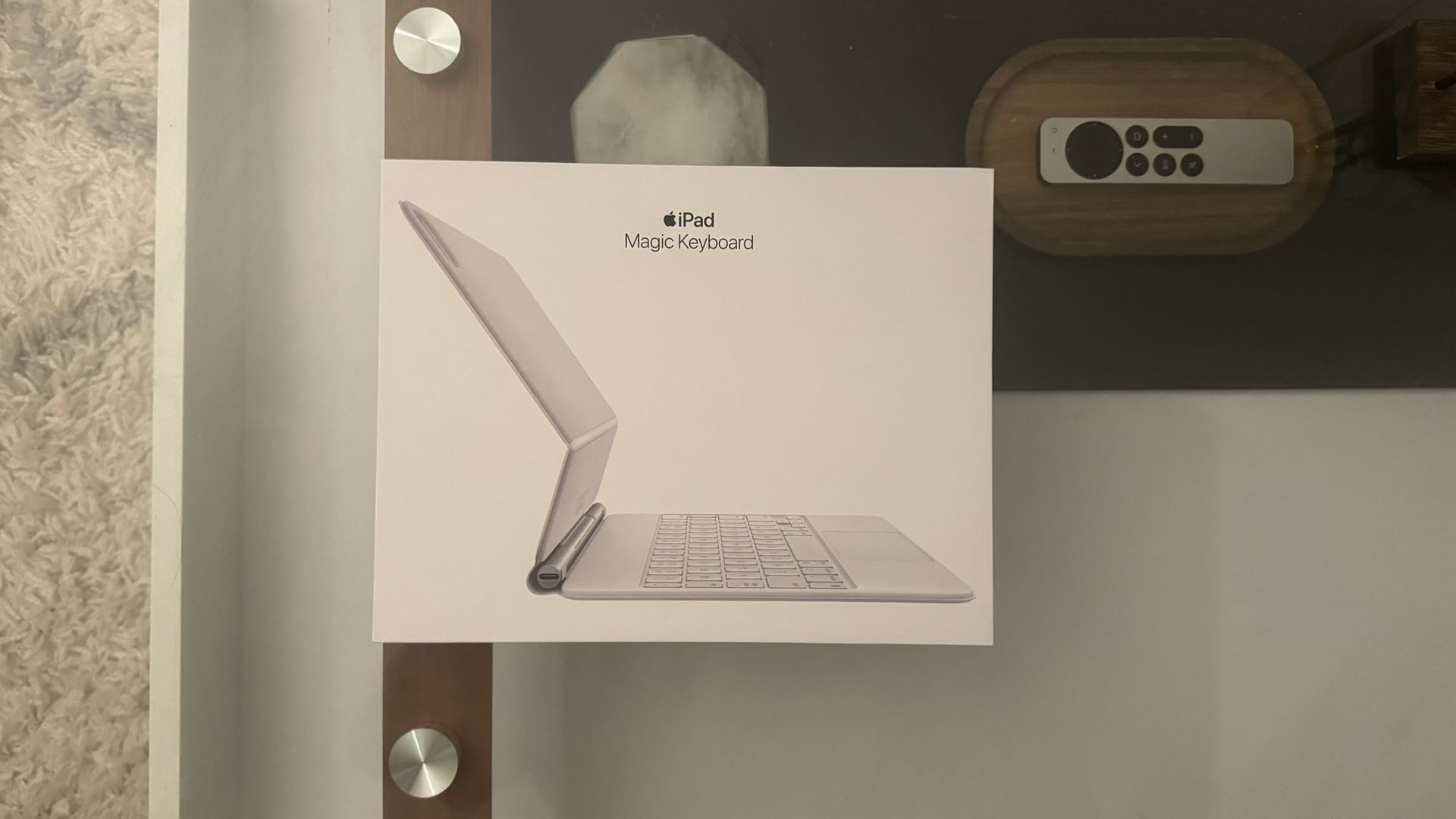 (BNIB) White Magic Keyboard for iPad Pro 11” / iPad Air 4th/5th Gen 