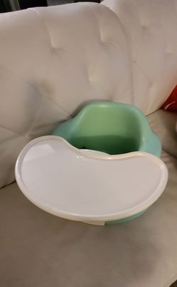Booster seat with tray