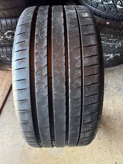 295 35 21 Michelin Pilot Sport 4s tire