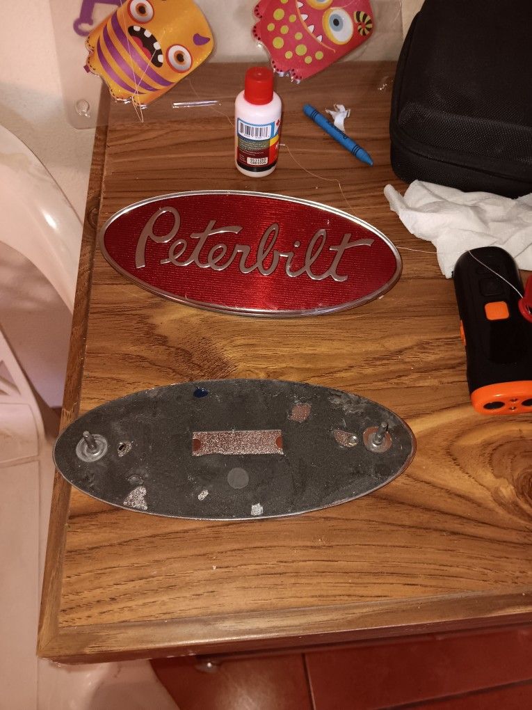 Peterbilt Logo Truckers